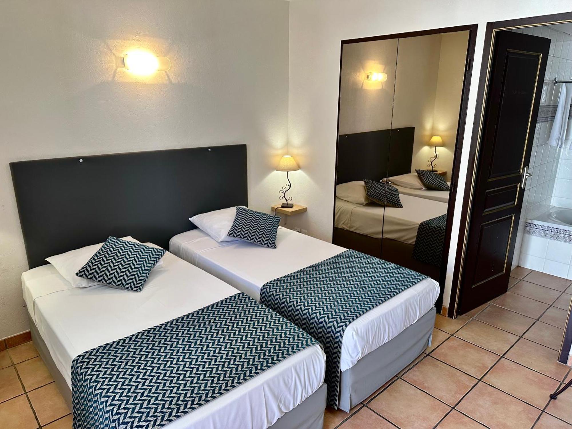 Logis Hotel Les II Mas - Perpignan Sud Cabestany Εξωτερικό φωτογραφία